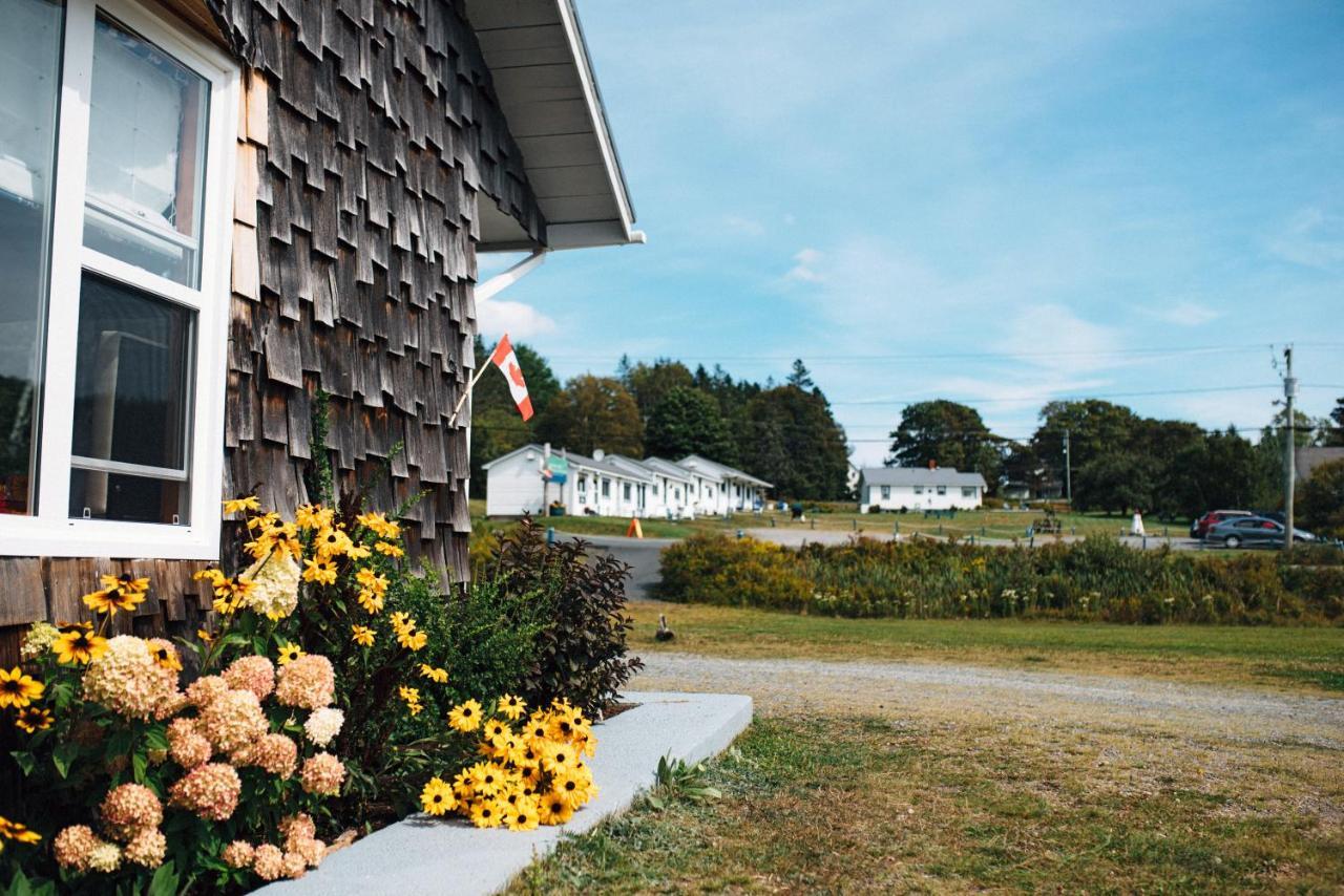 Friars Bay Inn & Cottages Welshpool Exteriér fotografie