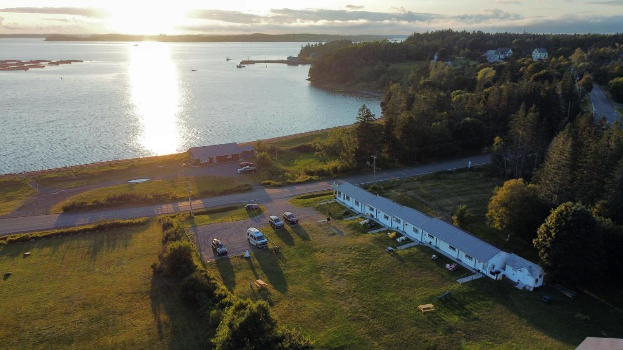 Friars Bay Inn & Cottages Welshpool Exteriér fotografie